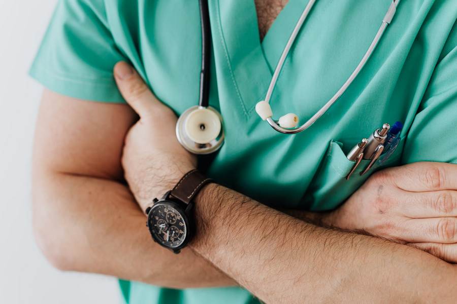 Borstvergroting met eigen vet als alternatief van implantaten ?