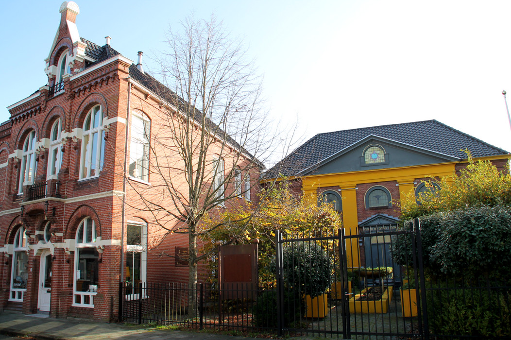 voormalige synagoge en rabbinaatshuis in de Bosstraat in Winschoten