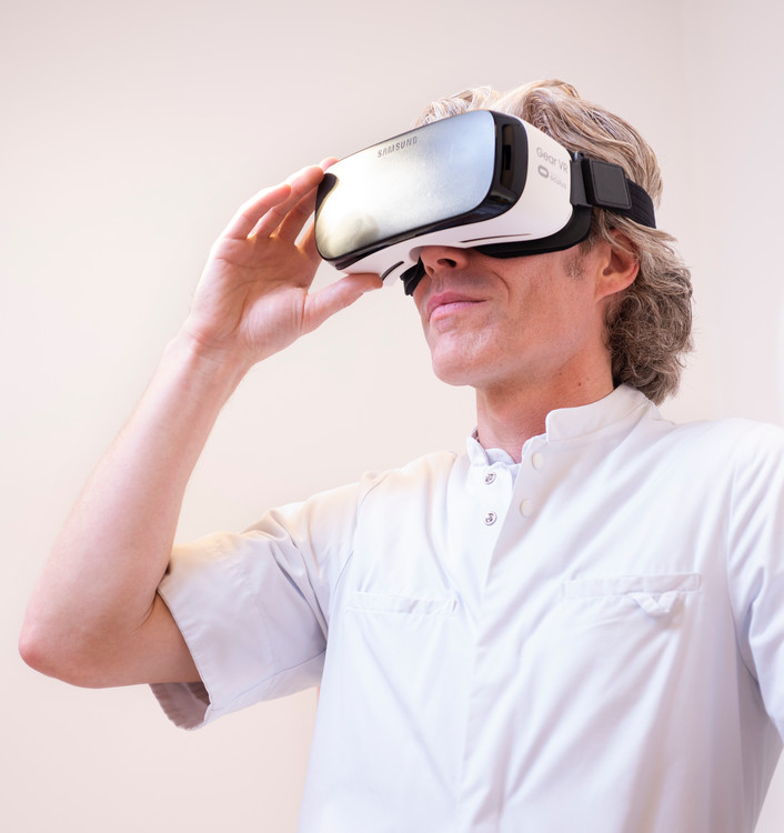 wza onderzoekt minder pijn door VR of door tablet fotograaf Sake Elzinga