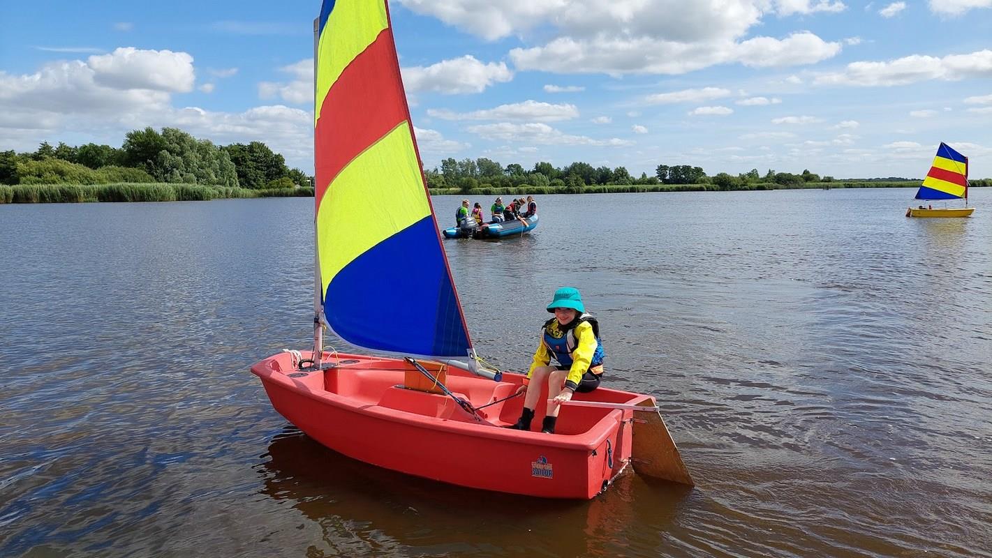 Zeillessen voor de jeugd van start bij Zeilvereniging Schildmeer jeugzeilen