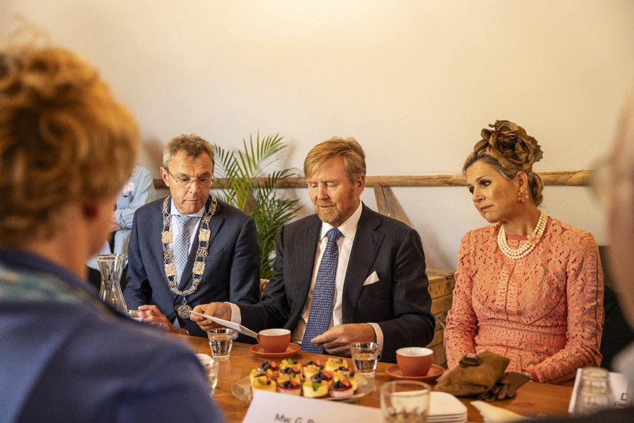 apb bedum koning willem alexander en koningin maxima koffieleut bedum