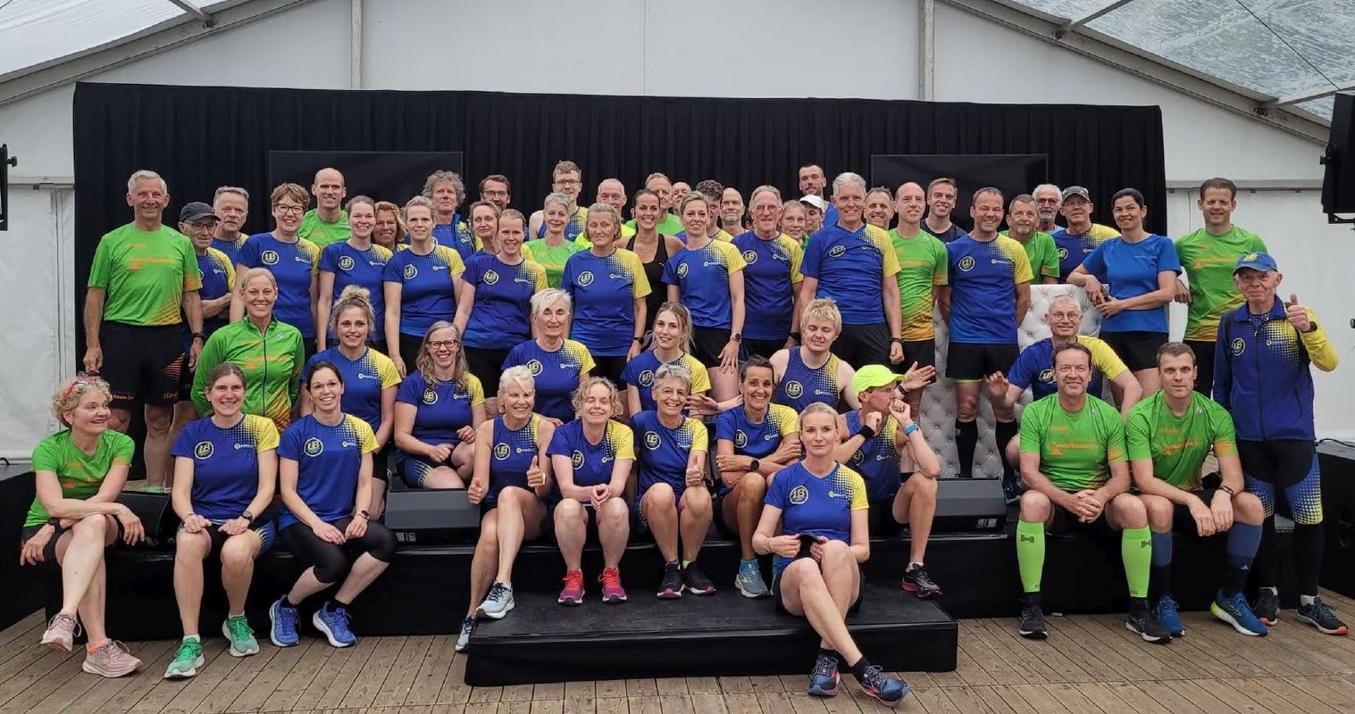 hardlopers voor de start opening Melkweg Rieta van Heuveln