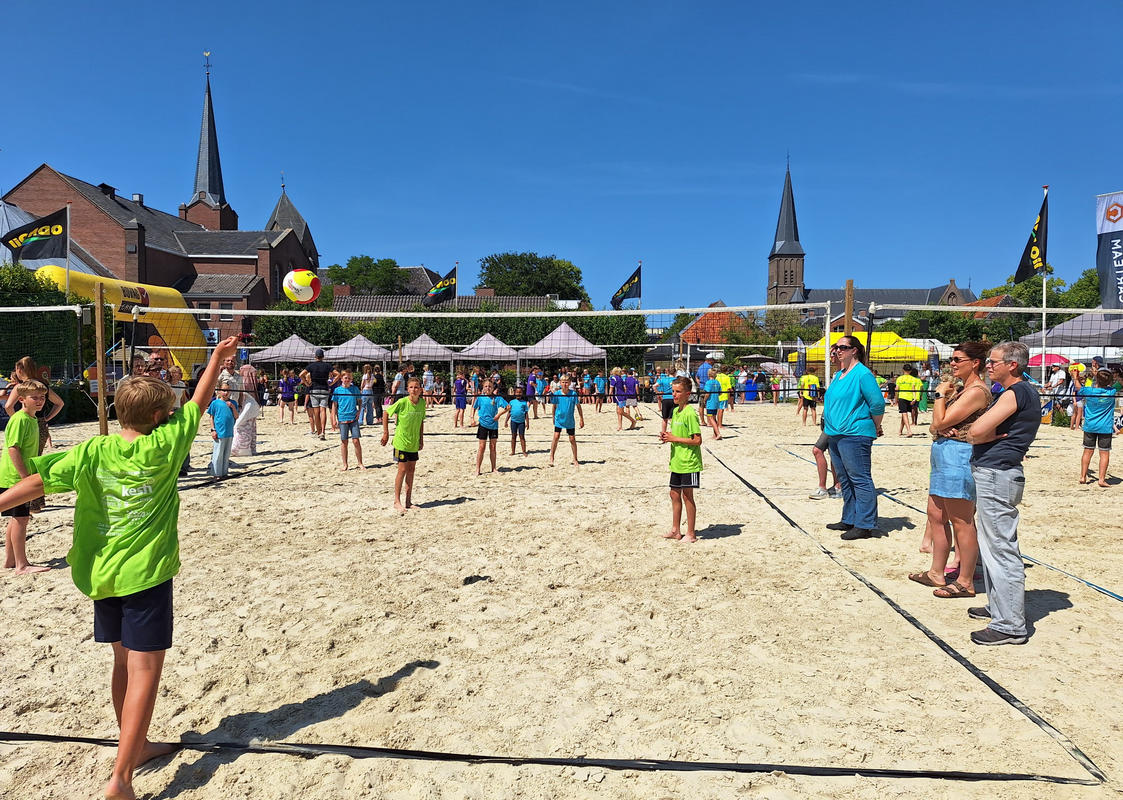 Dio de Janeiro in Bedum Beachvolleybal Strandfeest 2025 Basisscholen