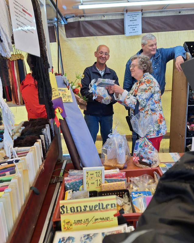 Klaas Detz Detz Fournituren na 40 jaar afscheid markt in Bedum