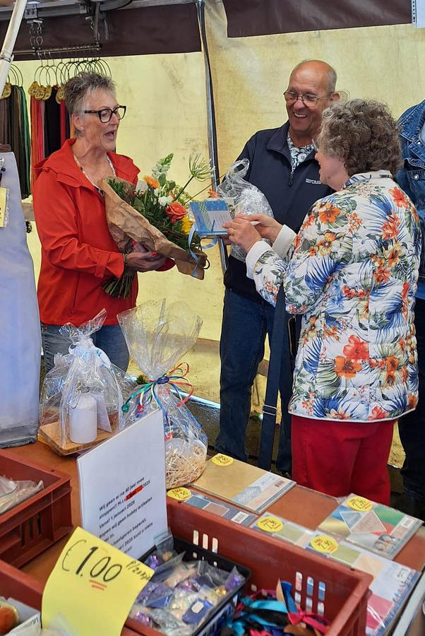 Klaas Detz Detz Fournituren na 40 jaar afscheid markt in Bedum 2