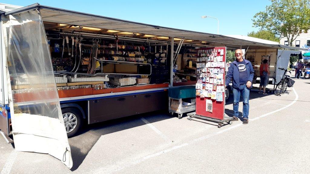 Klaas Detz Detz Fournituren na 40 jaar afscheid markt in Bedum 3