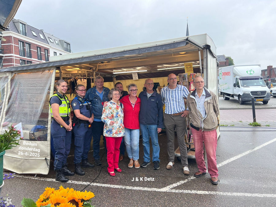 Klaas en Janet Detz Detz Fournituren na 40 jaar afscheid markt in Bedum 1