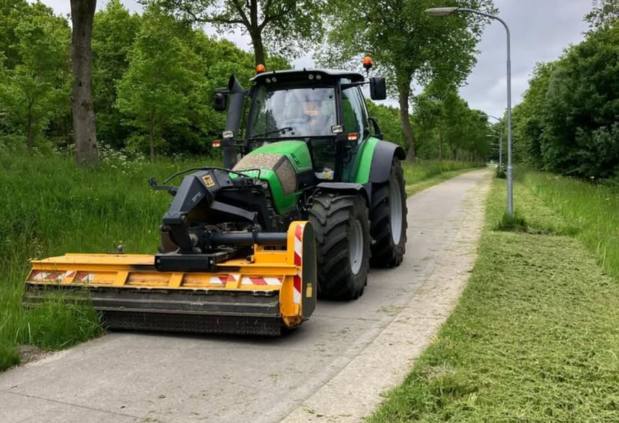 Maaien bermen wegen en fietspaden Gemeente Het Hogeland