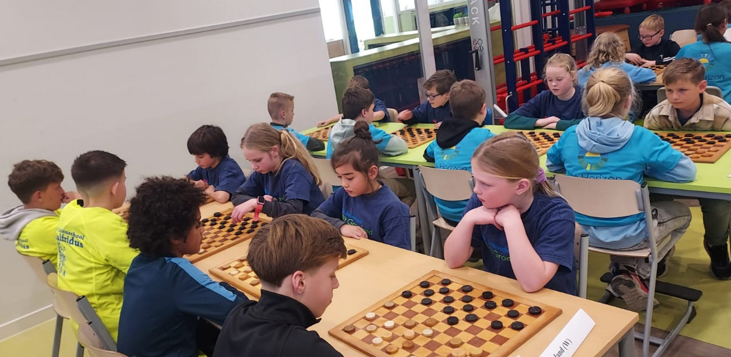 Provinciaal Schooldamkampioenschap vlnr Walfridus 3 tegen Groenland welpen Horizon 2 tegen Groenland 2