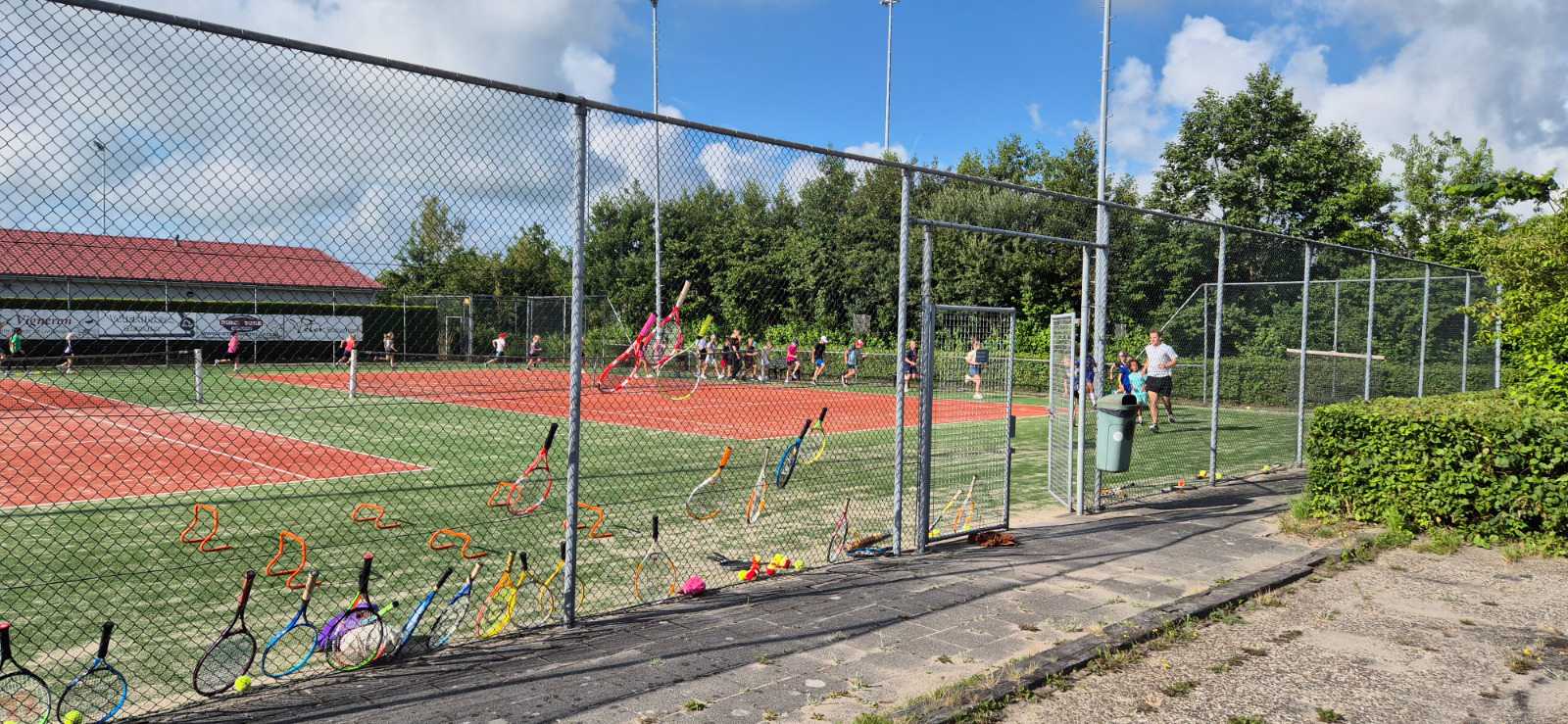 Succesvolle tennisclinic voor kinderen smaakt naar meer LTC Bedum 1