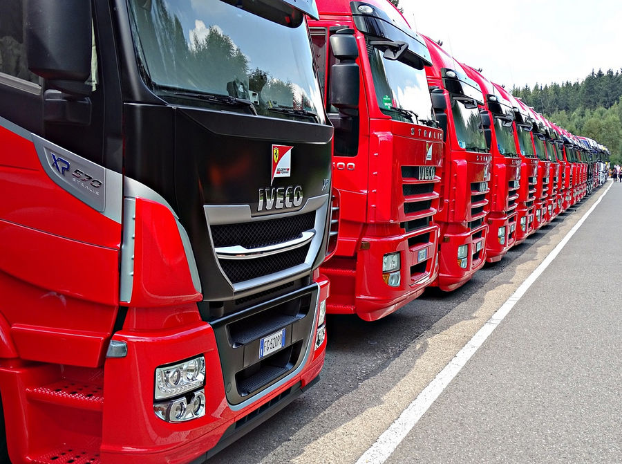 Vrachtwagen trekker De kracht achter efficiënt transport Sendarmedia